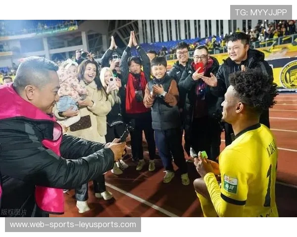 球员在中超场外公益活动暖心被球迷点赞，中超 公益